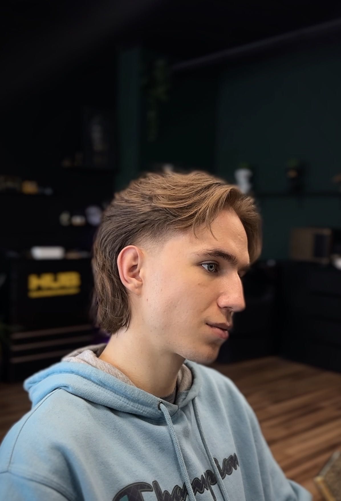 Nowoczesny mullet z fade
